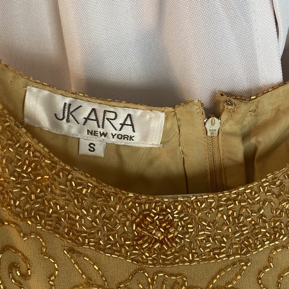 Woman’s Jkara vintage sequin top. Gold - Picture 2 of 5